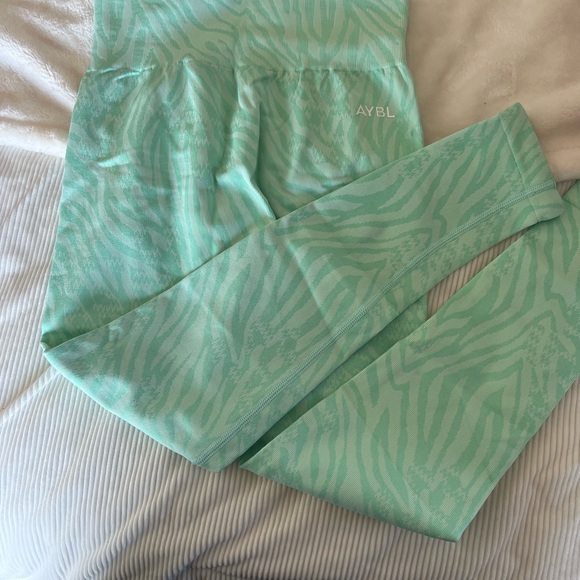 AYBL Pants - AYBL Zebra Pattern Leggings in Light Green